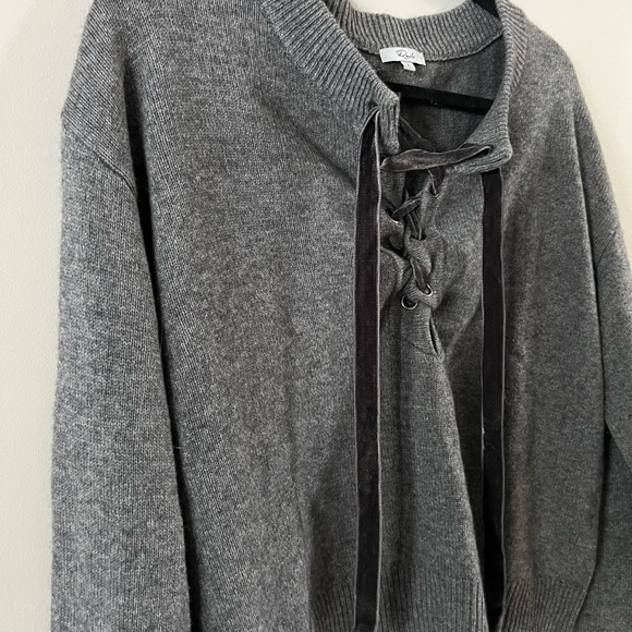 Rails cropped sweater with grey velvet ties. Wool and cashmere. Loose fit. - Picture 6 of 7